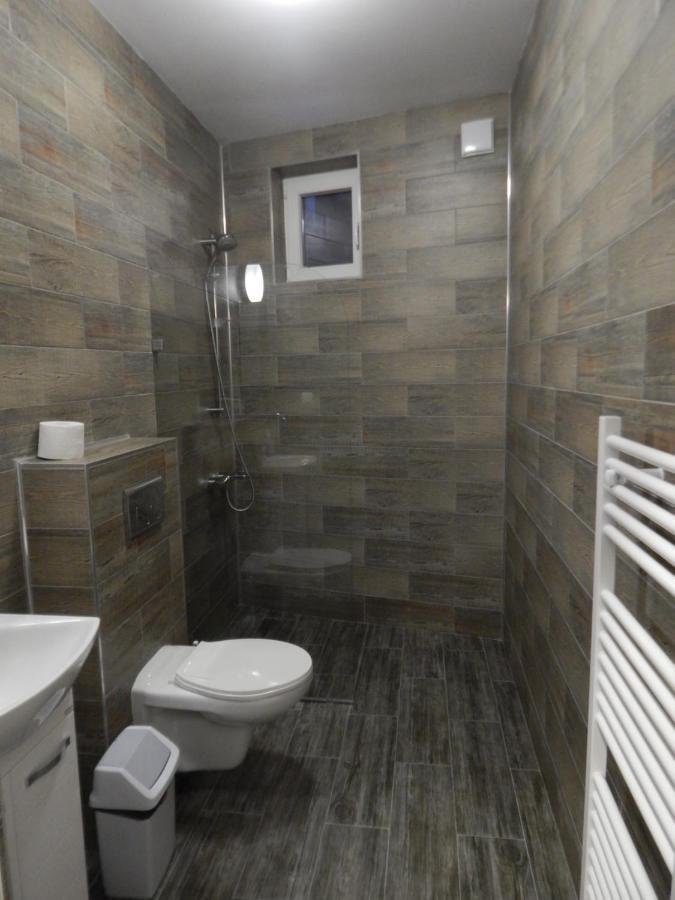 فندق Red House كيوستينديل المظهر الخارجي الصورة