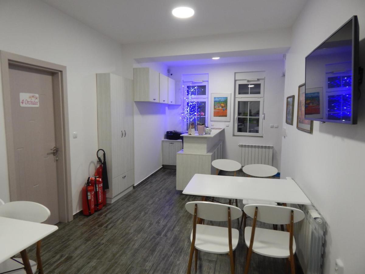 فندق Red House كيوستينديل المظهر الخارجي الصورة