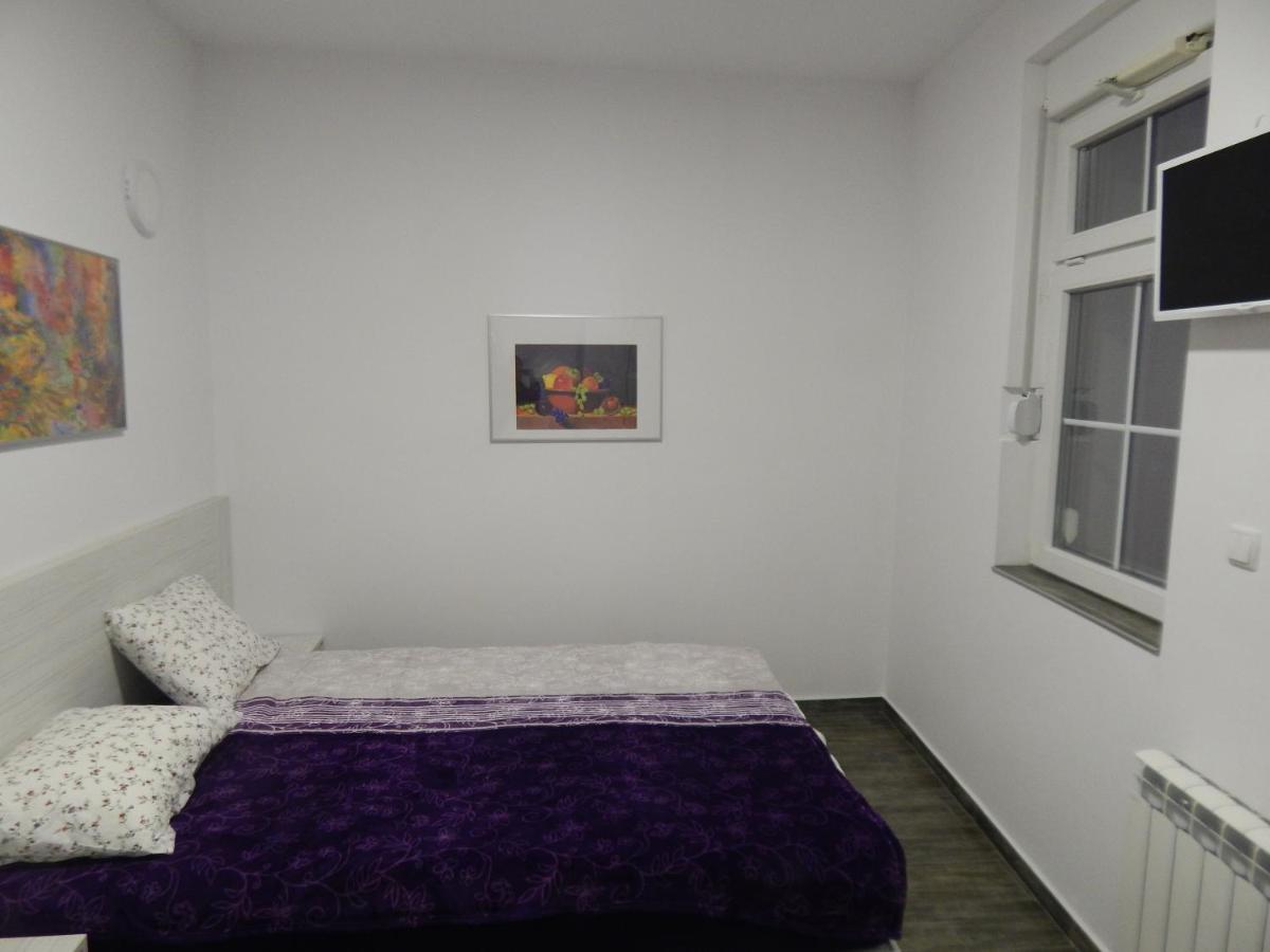 فندق Red House كيوستينديل المظهر الخارجي الصورة