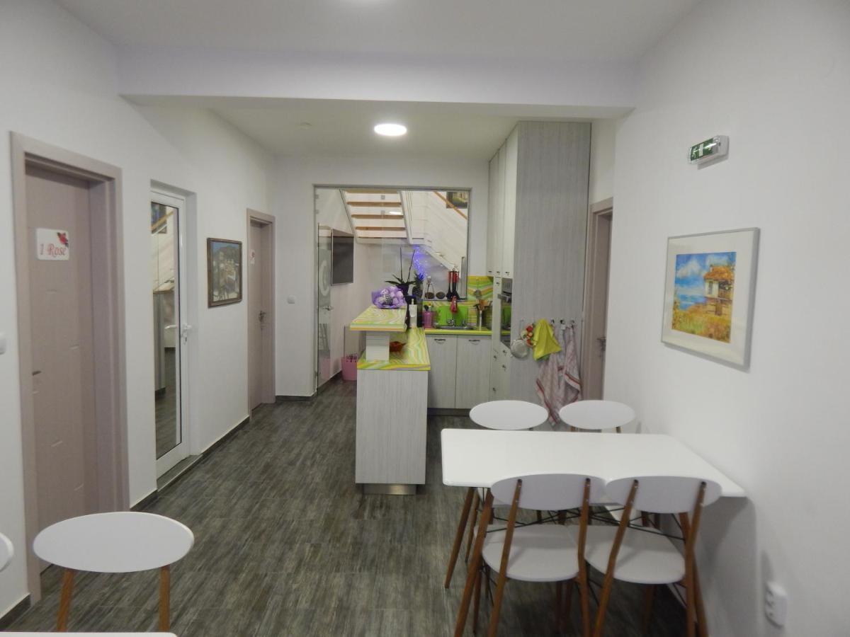 فندق Red House كيوستينديل المظهر الخارجي الصورة