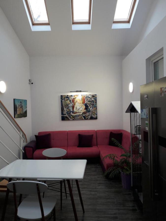 فندق Red House كيوستينديل المظهر الخارجي الصورة
