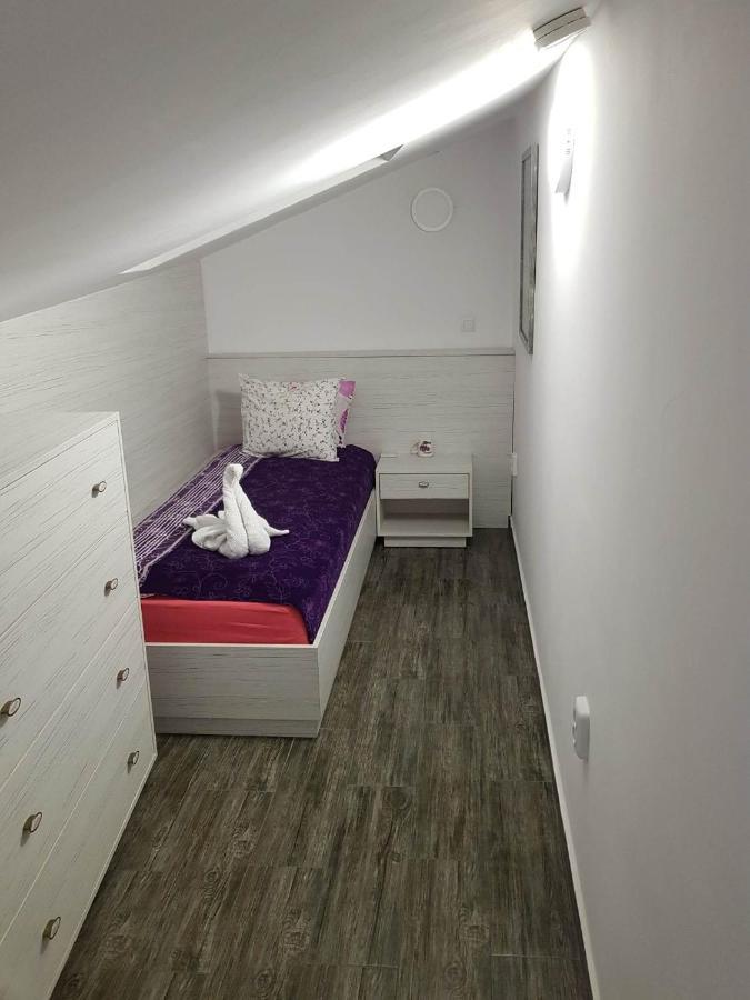 فندق Red House كيوستينديل المظهر الخارجي الصورة