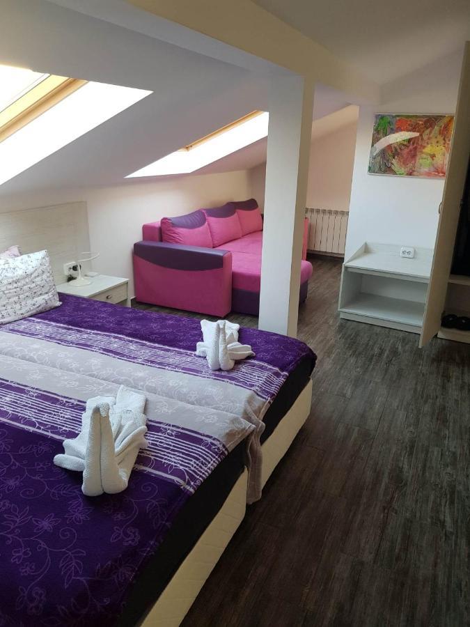 فندق Red House كيوستينديل المظهر الخارجي الصورة